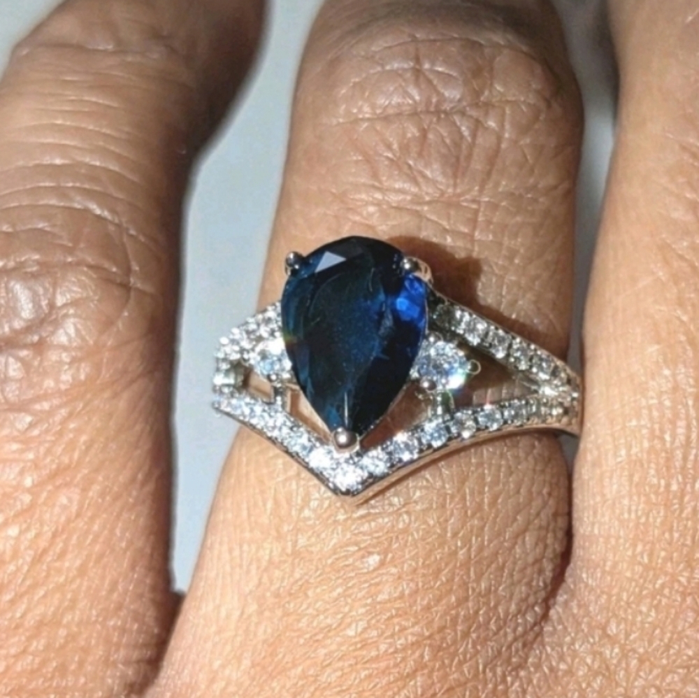 Elegant Sapphire Women's Ring Sz 6